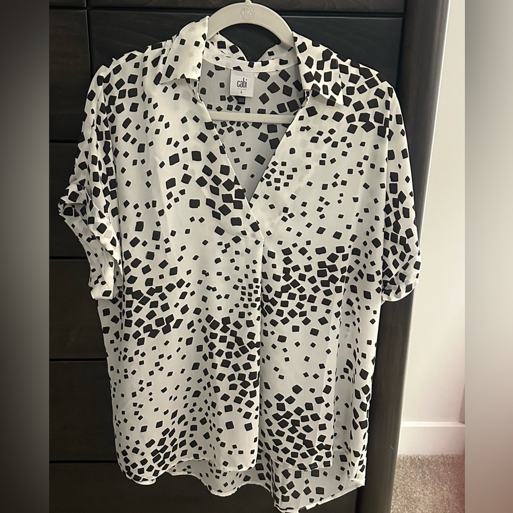 Women's Black and White Patterned Top